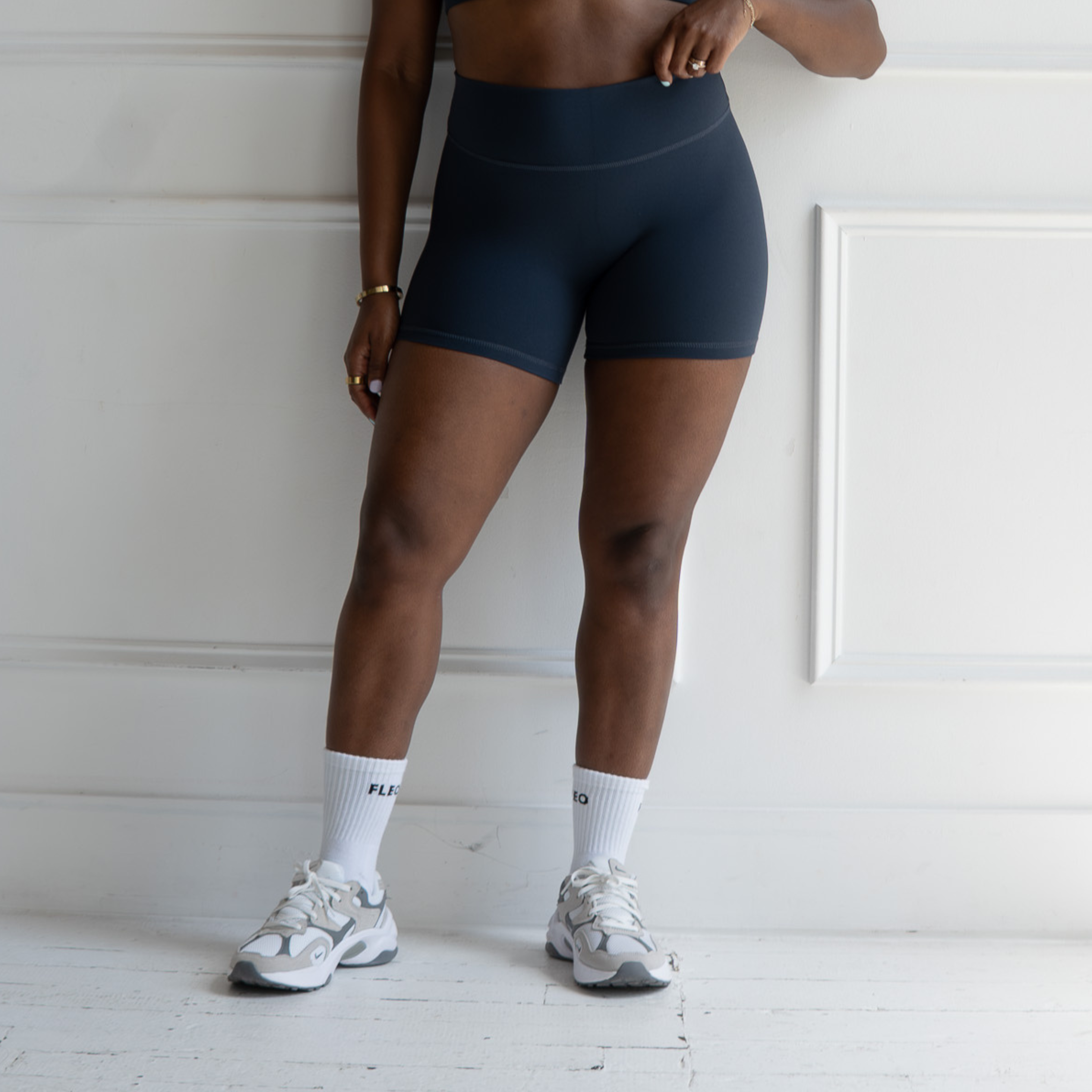SmoothSculpt Uplift V Back Short 5"