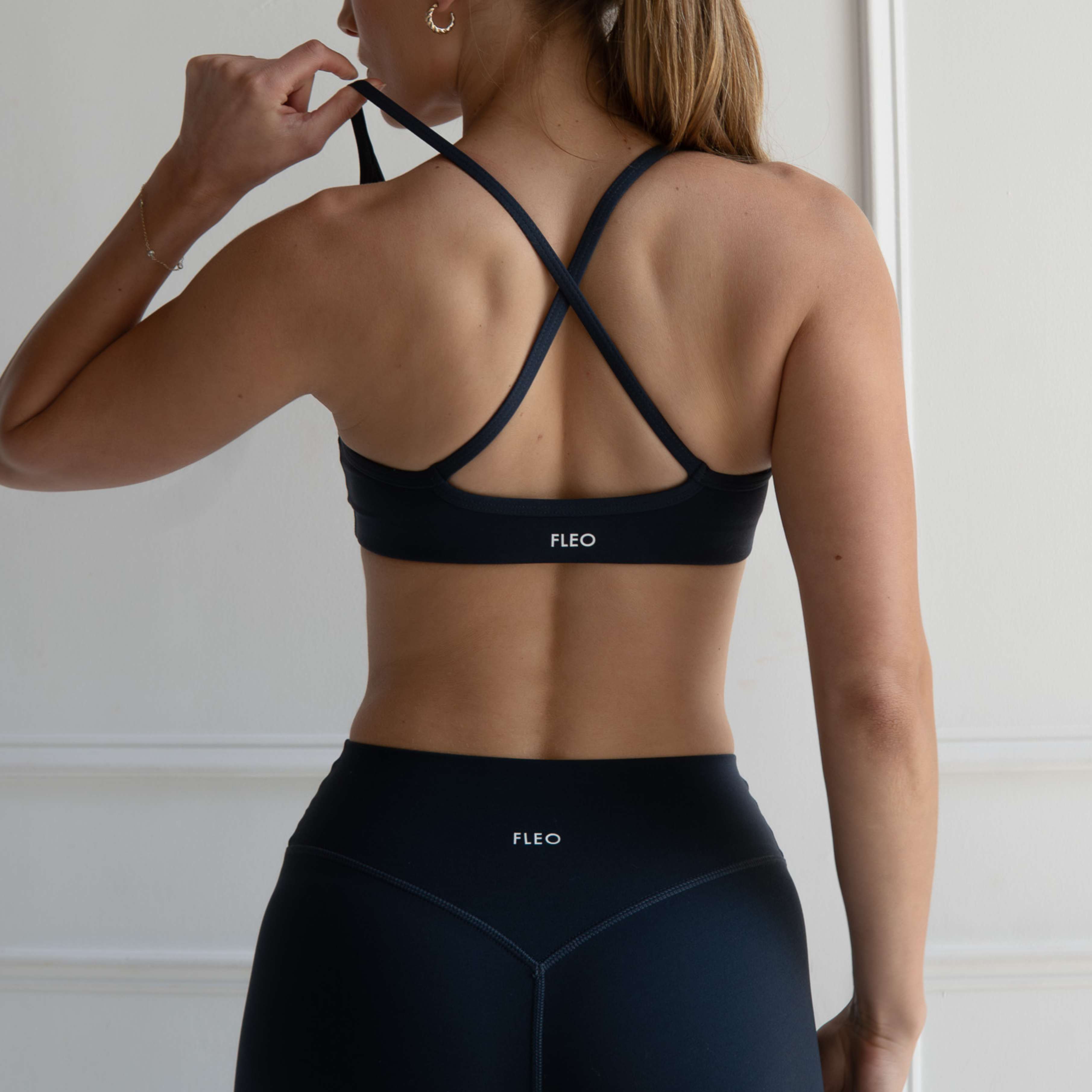 SmoothSculpt Raven Sports Bra - Light Support