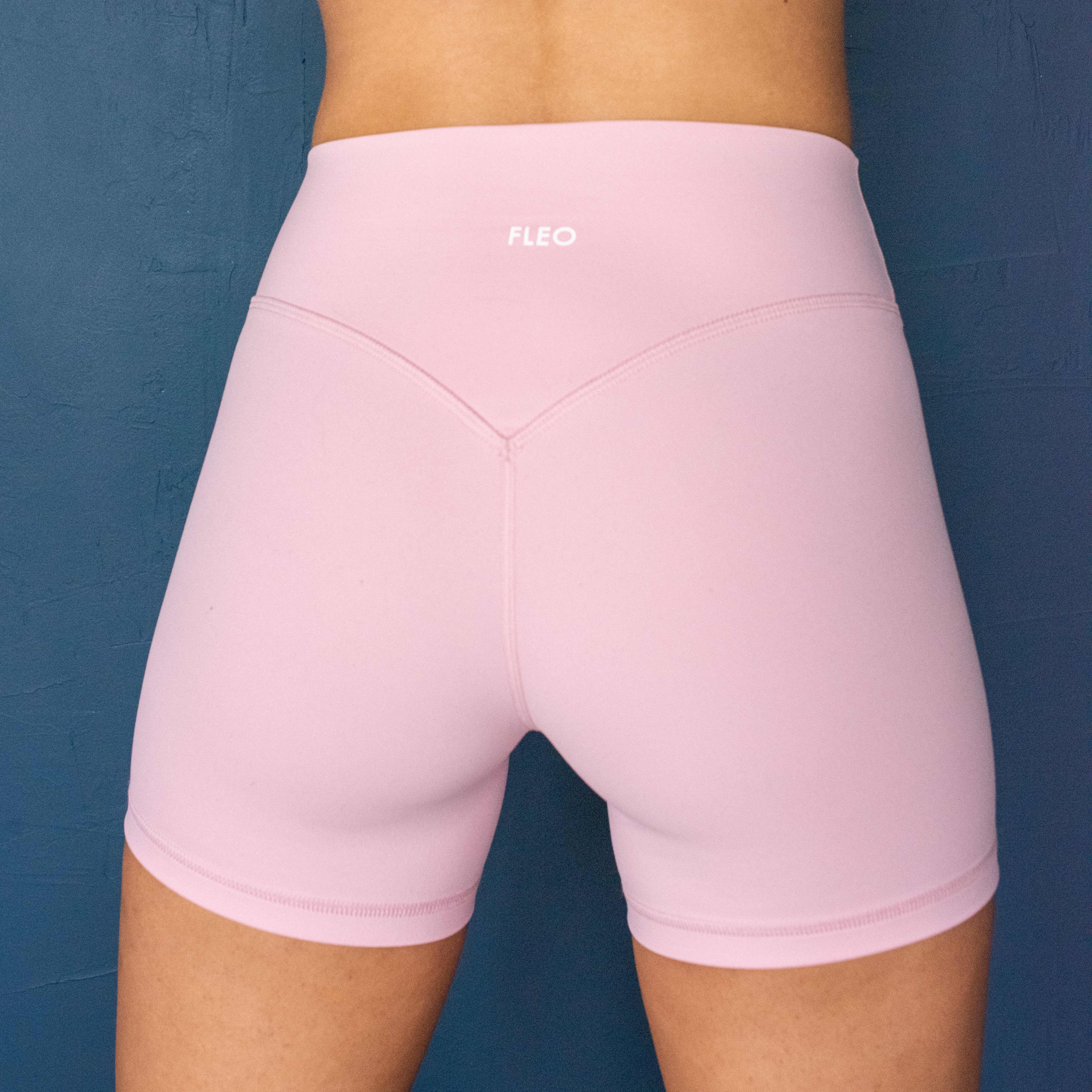 SmoothSculpt Uplift V Back Short 5"