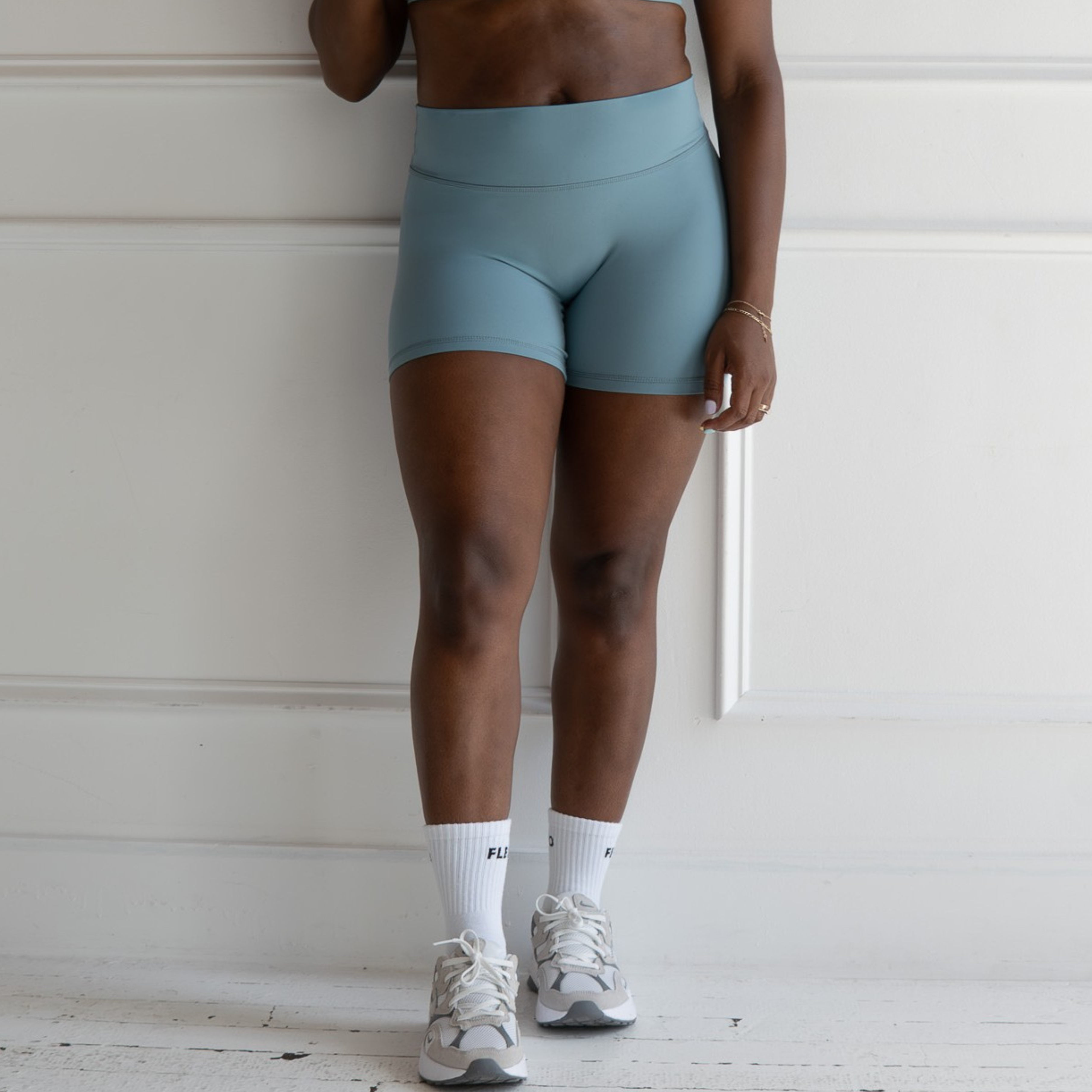 SmoothSculpt Uplift V Back Short 5"