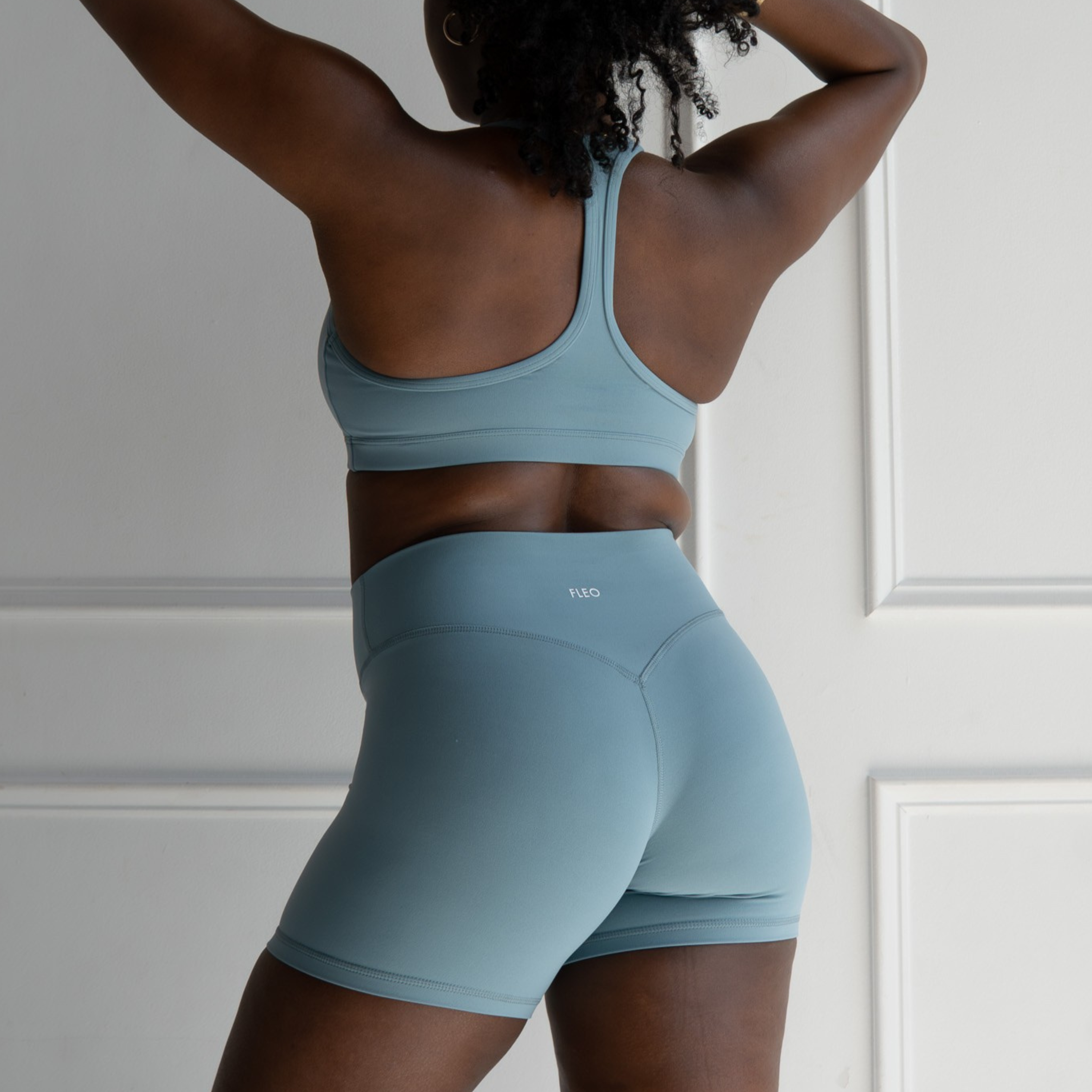 SmoothSculpt Uplift V Back Short 5"