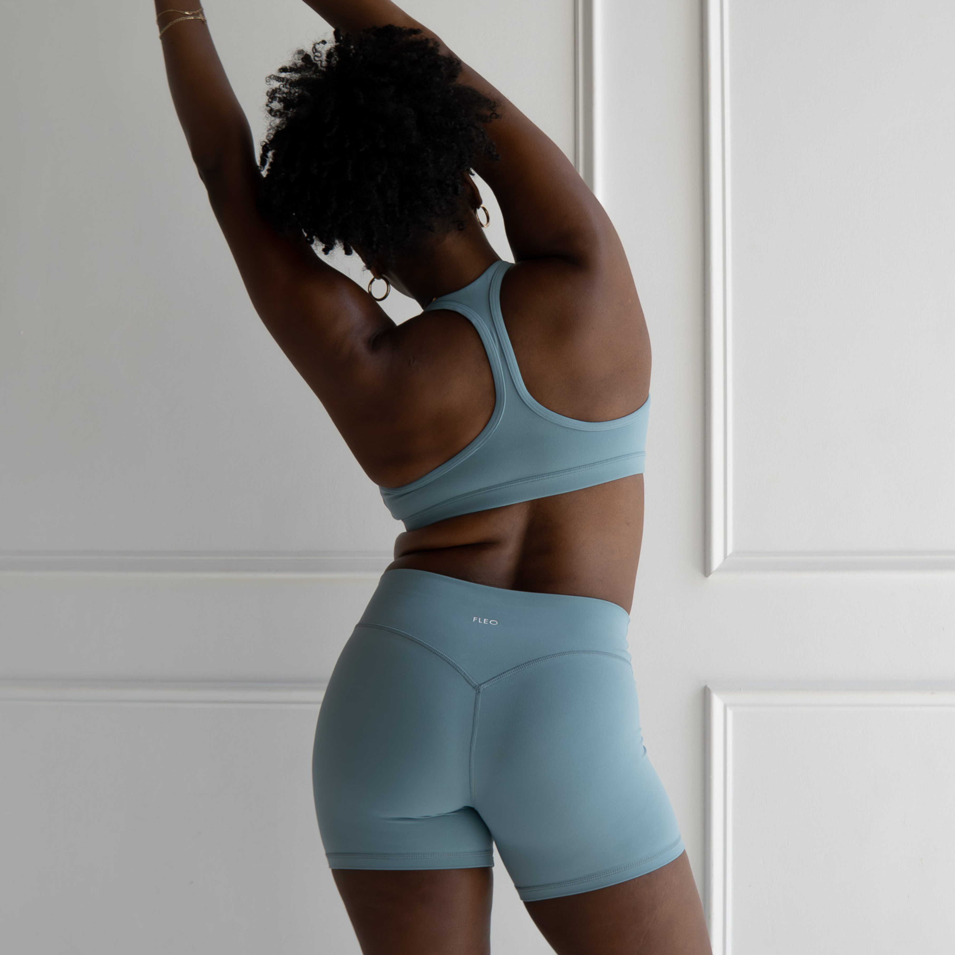 SmoothSculpt Uplift V Back Short 5"
