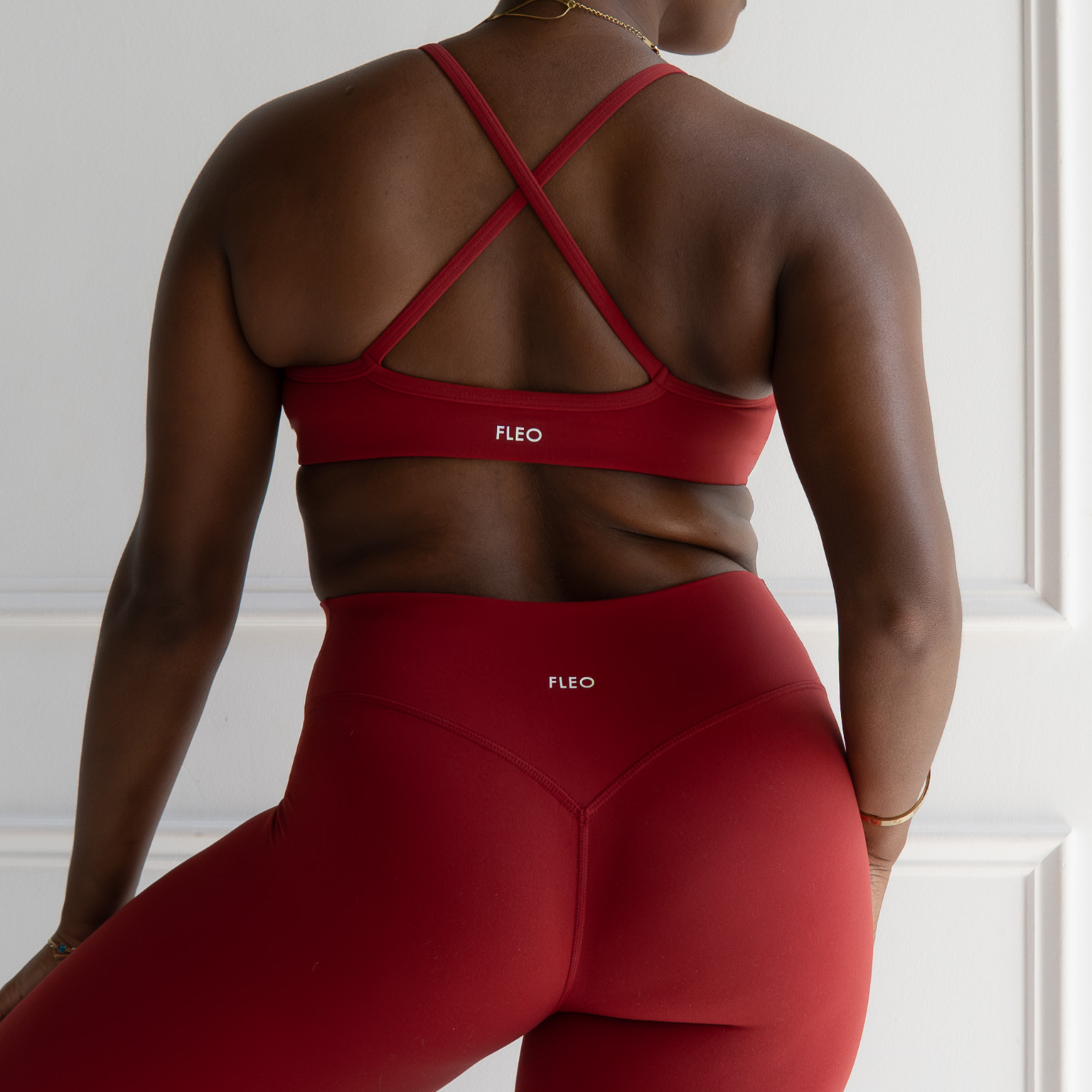SmoothSculpt Raven Sports Bra - Light Support
