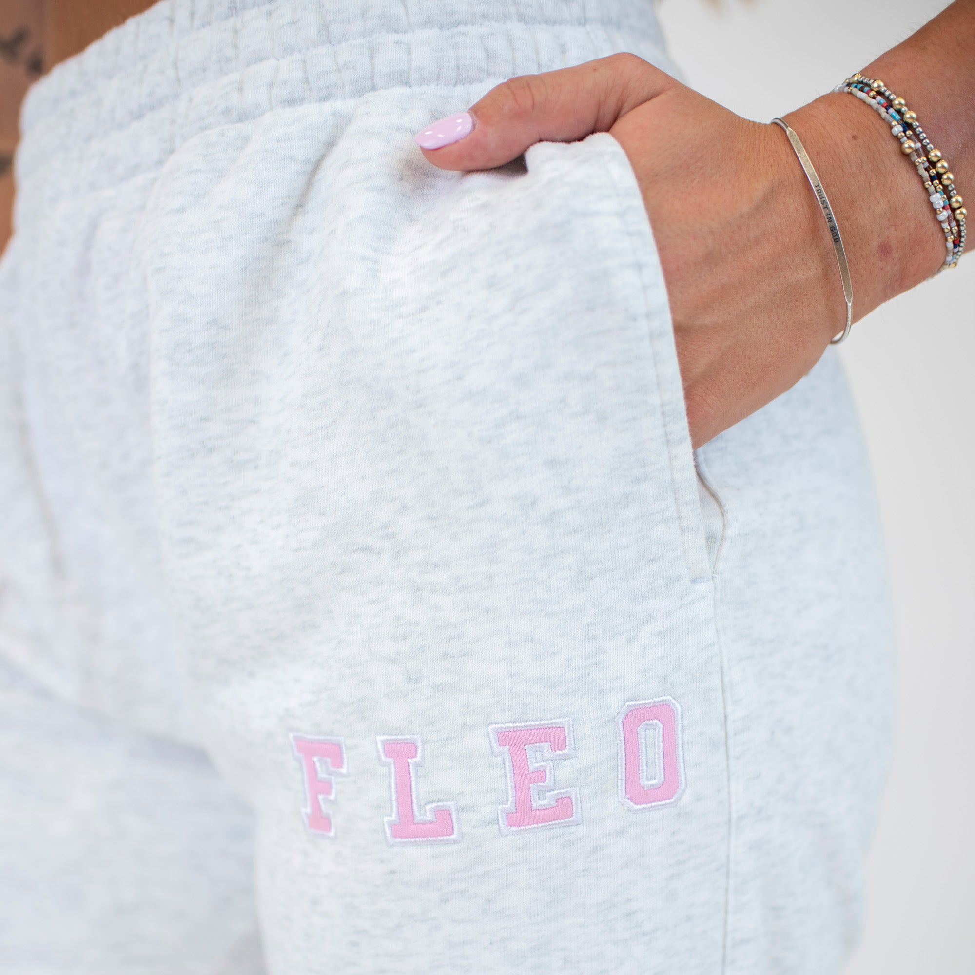 Heather White Gray Weekender Jogger | FLEO