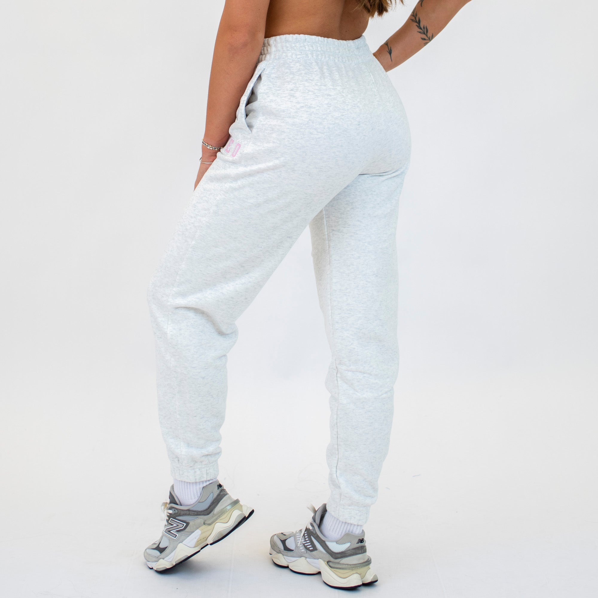 Heather White Gray Weekender Jogger | FLEO