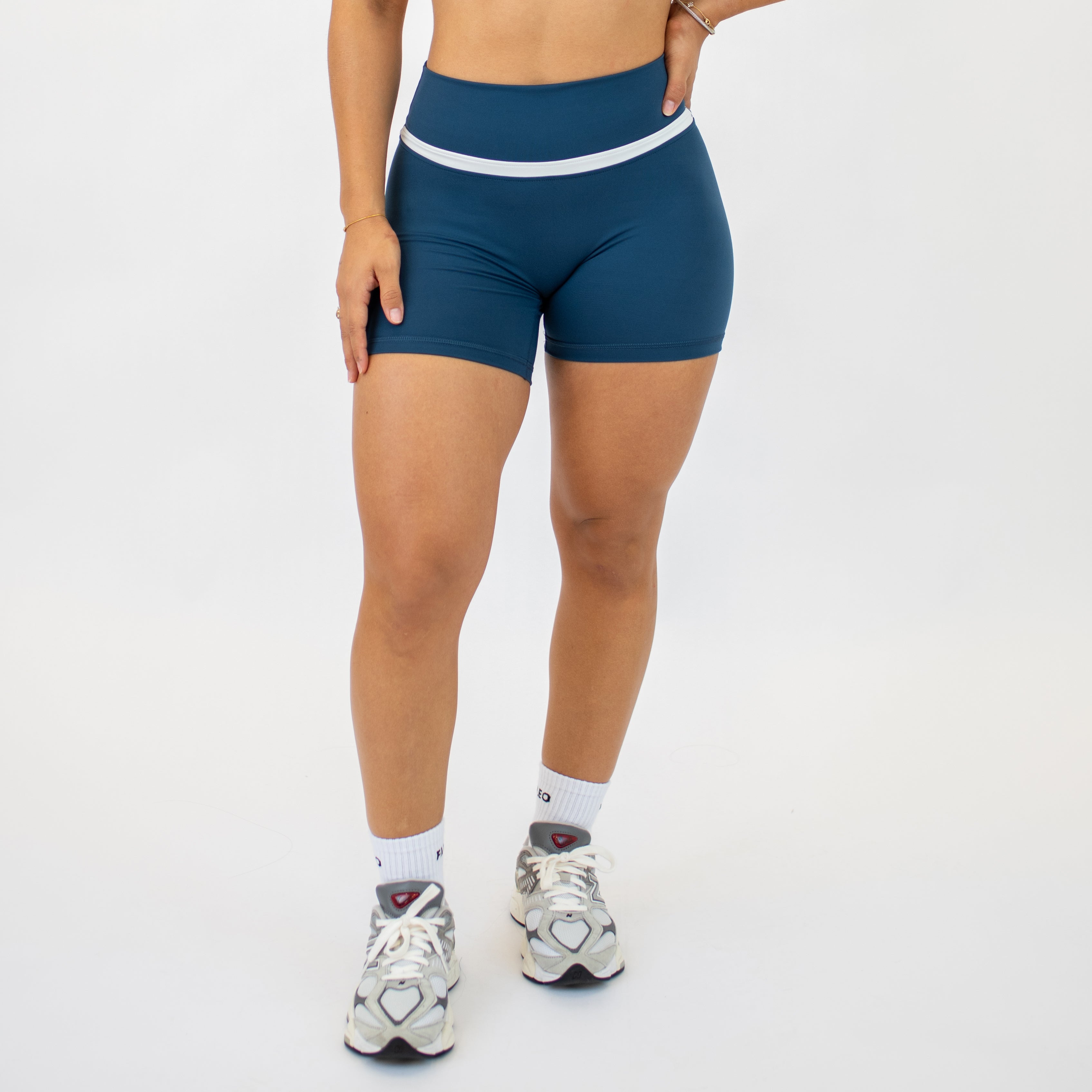 V Define Short 5" - No Front Seam - High Rise