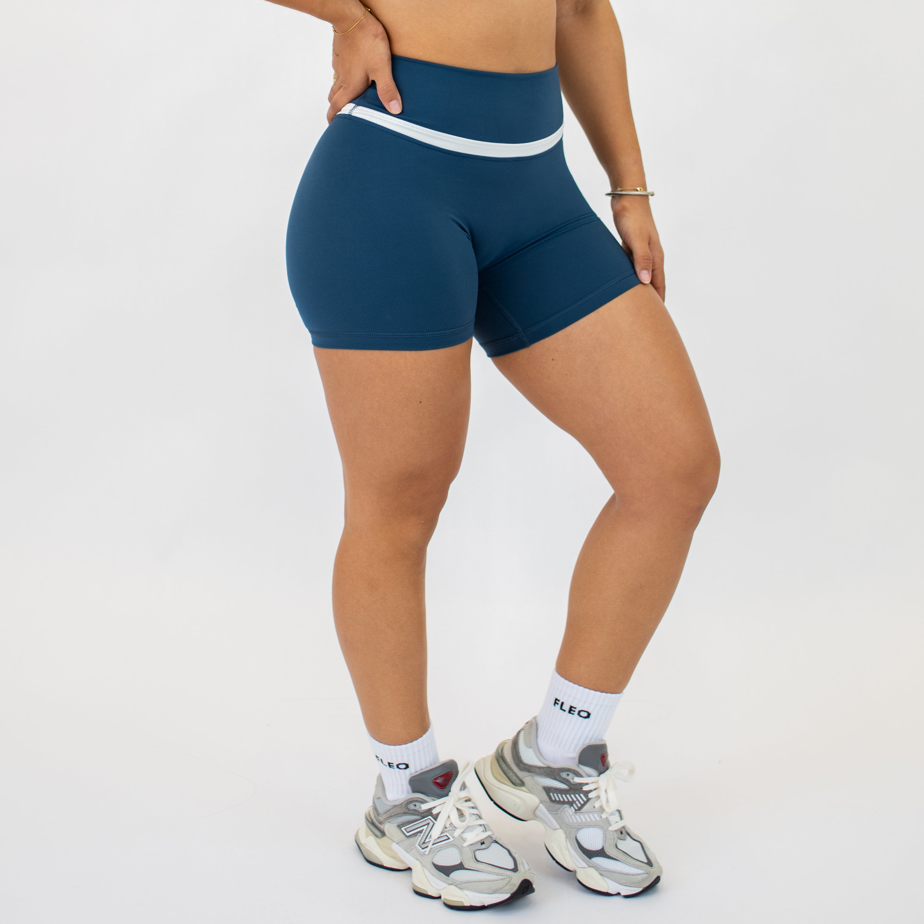 V Define Short 5" - No Front Seam - High Rise