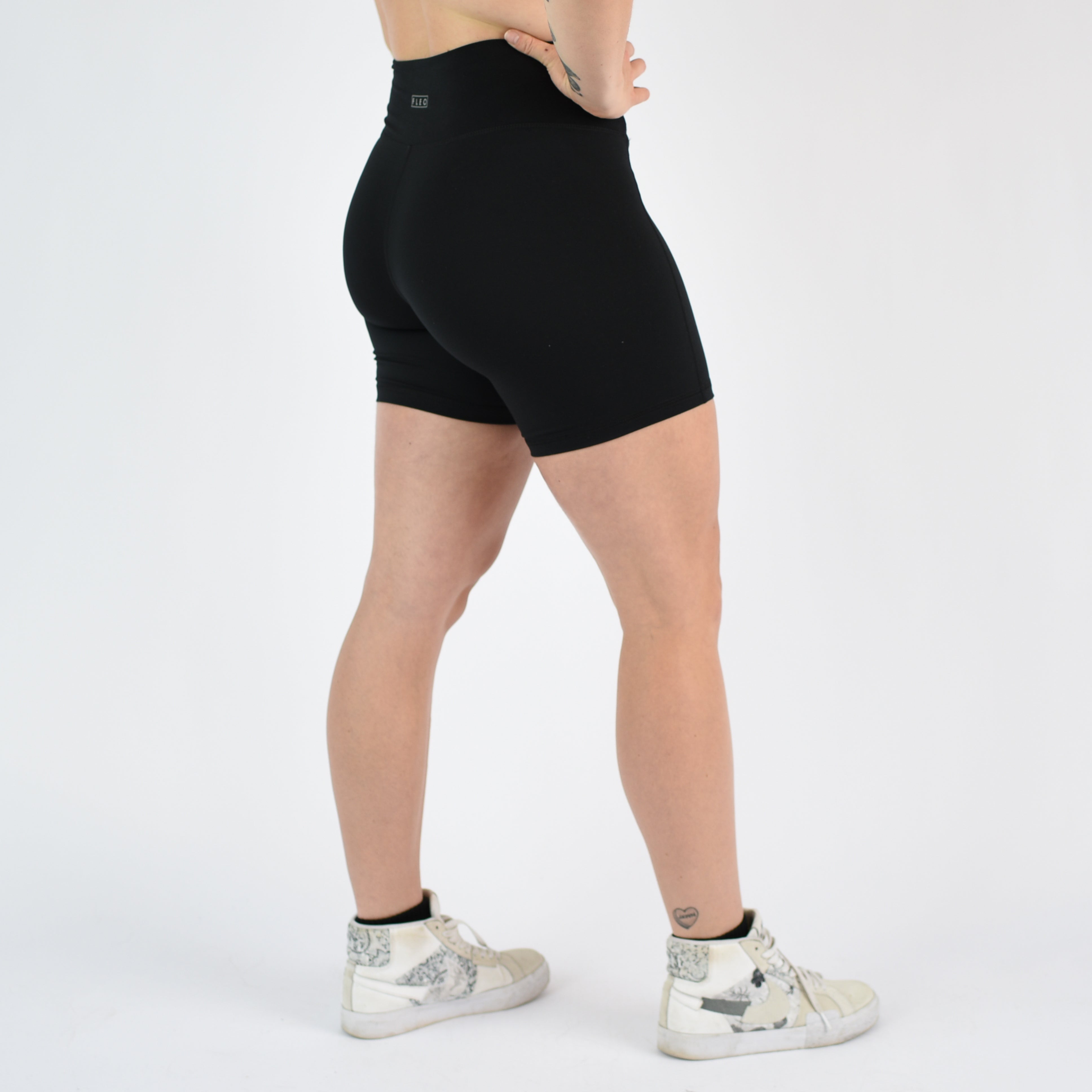 Black No Front Seam Training Short - Pedal