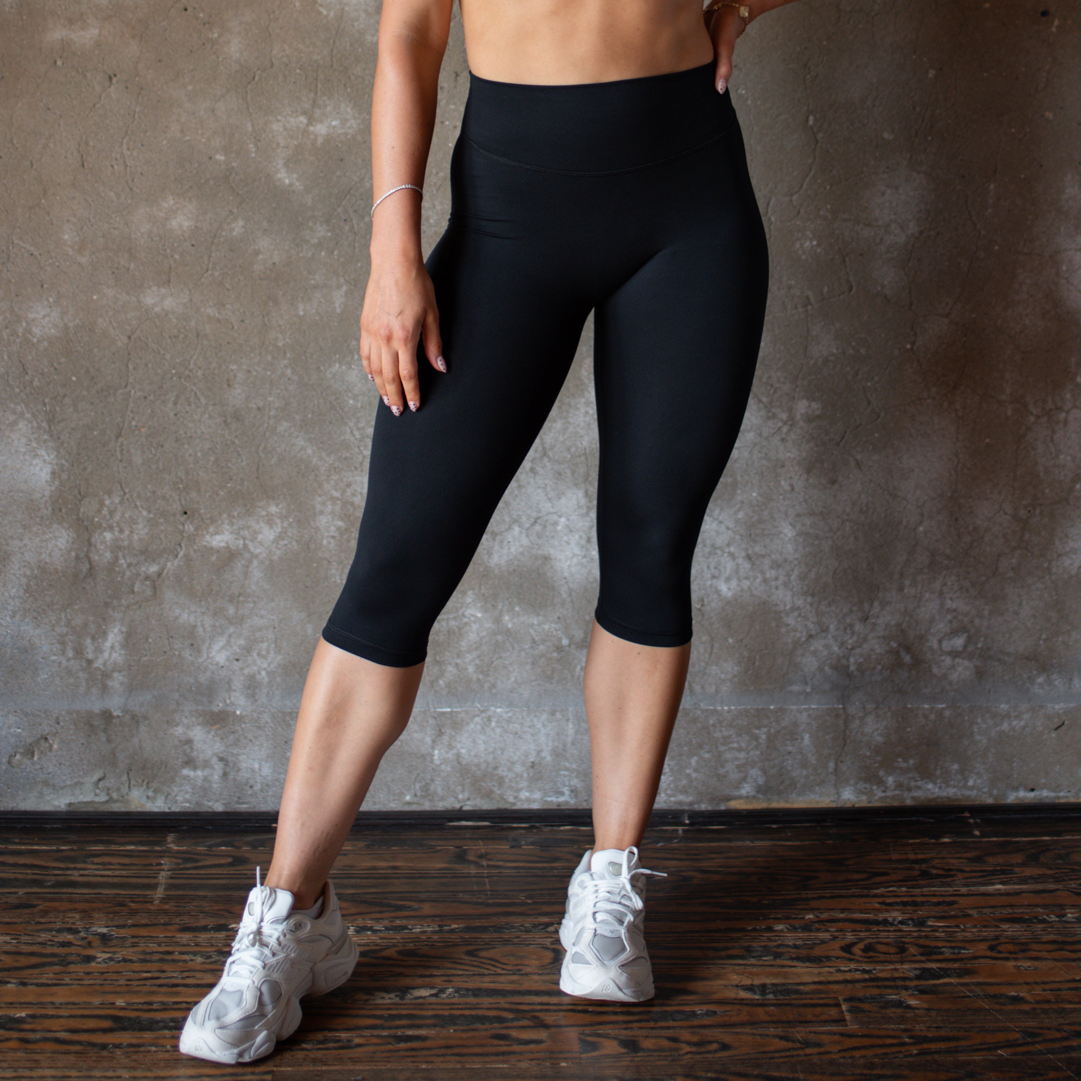 Classic Capri 16"- No Front Seam - High Rise