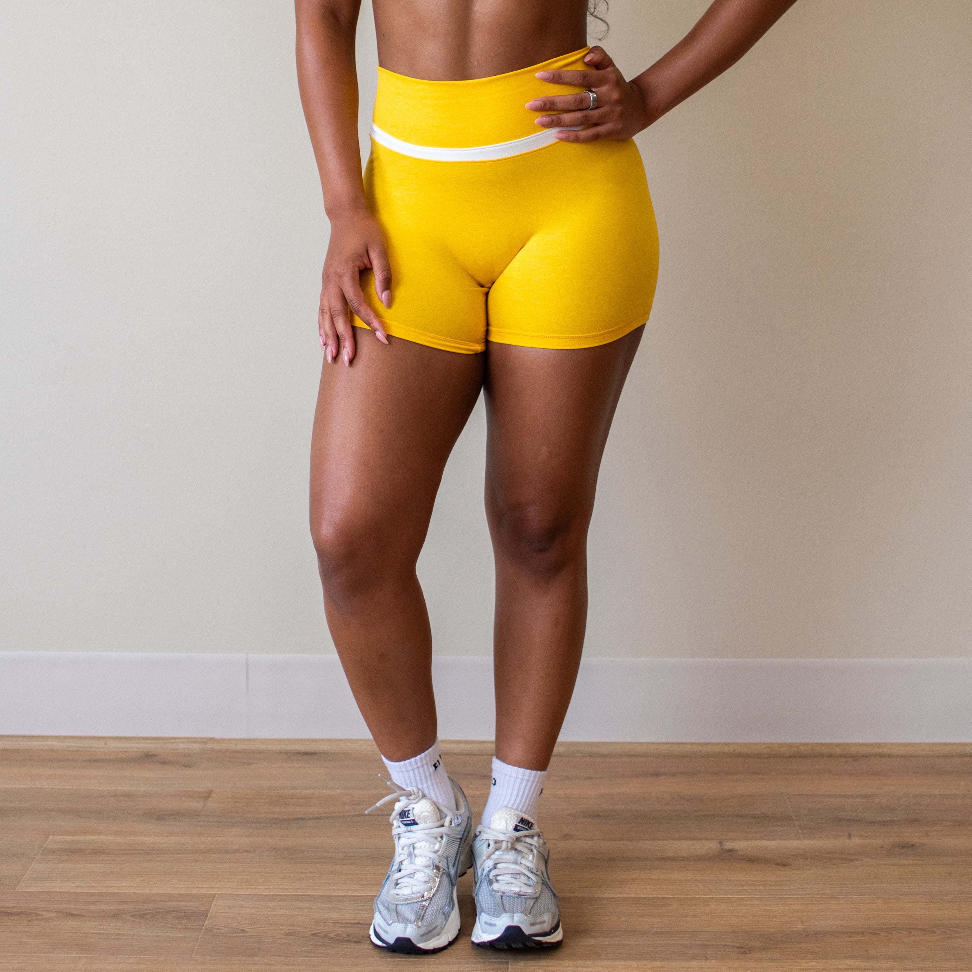 V Define Short 5" - No Front Seam - High Rise