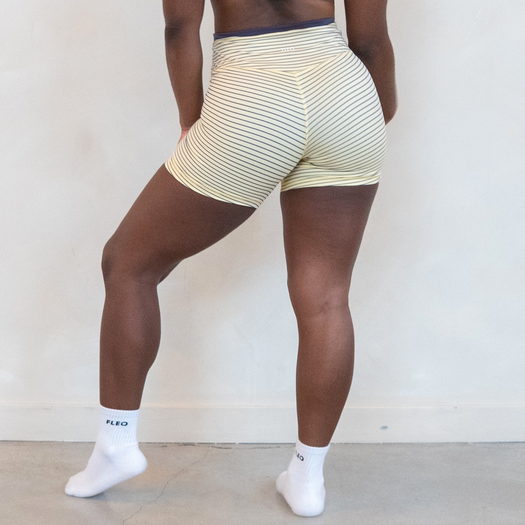Contrast Core Short 5" - No Front Seam - High Rise