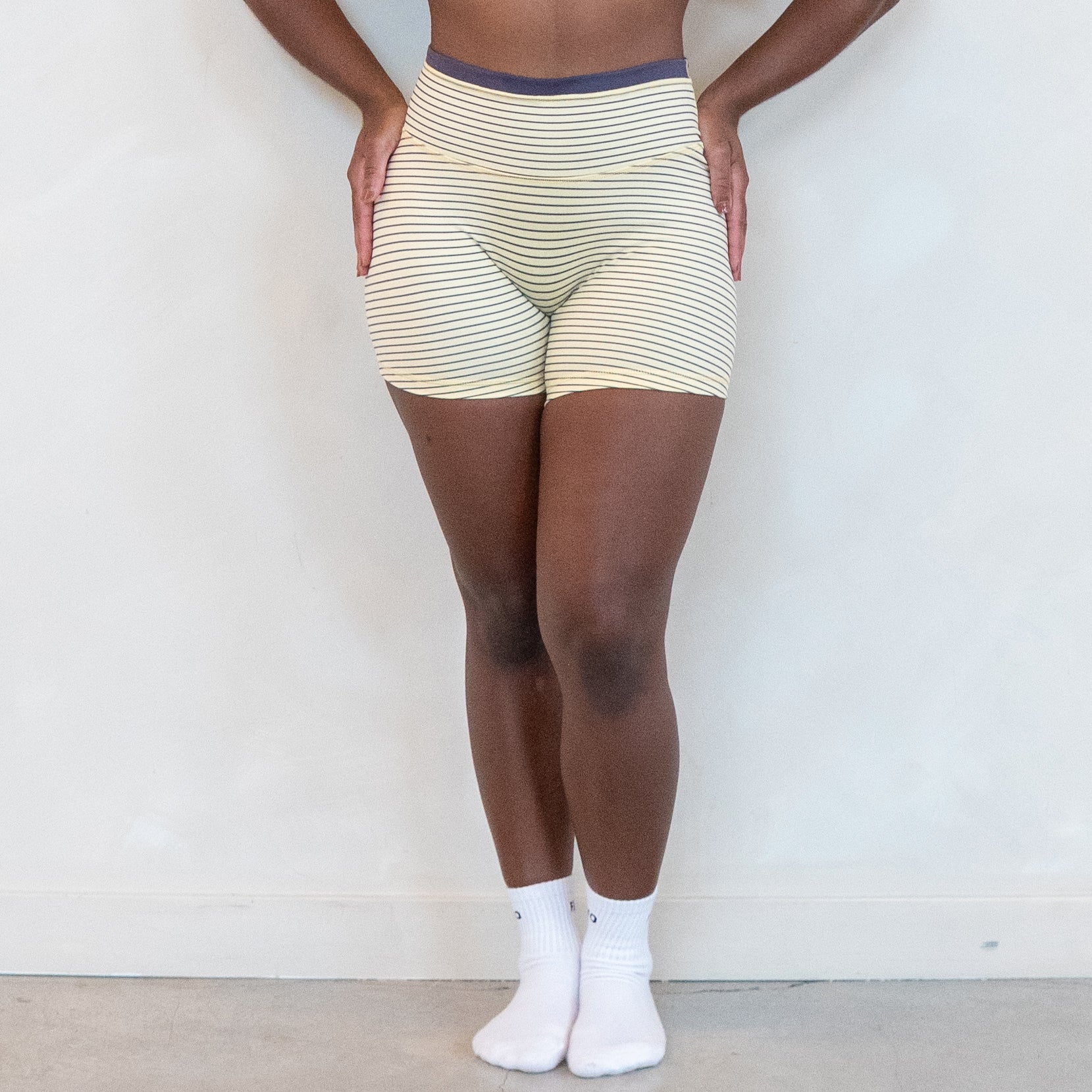 Contrast Core Short 5" - No Front Seam - High Rise