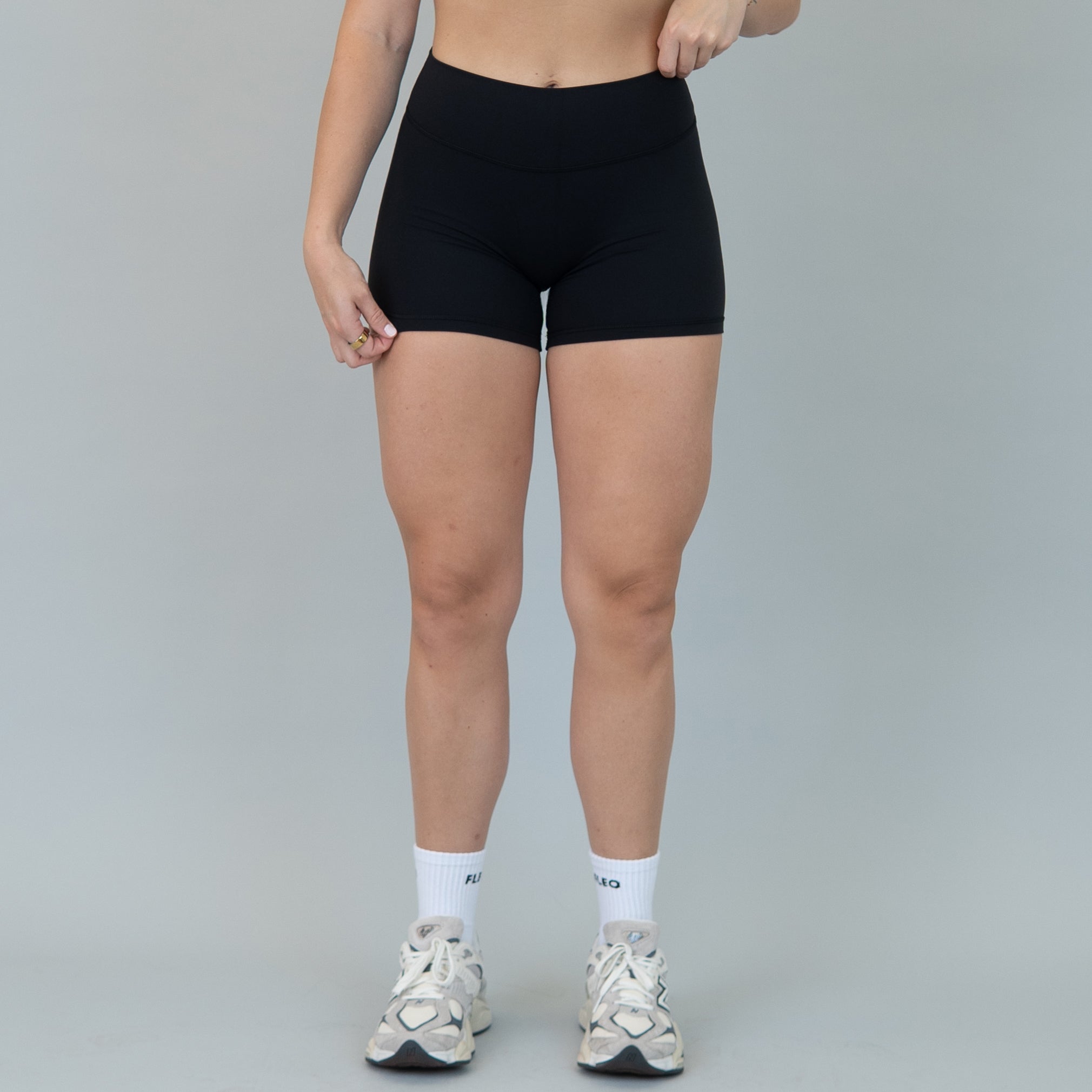 SmoothSculpt Uplift V Back Short 5"