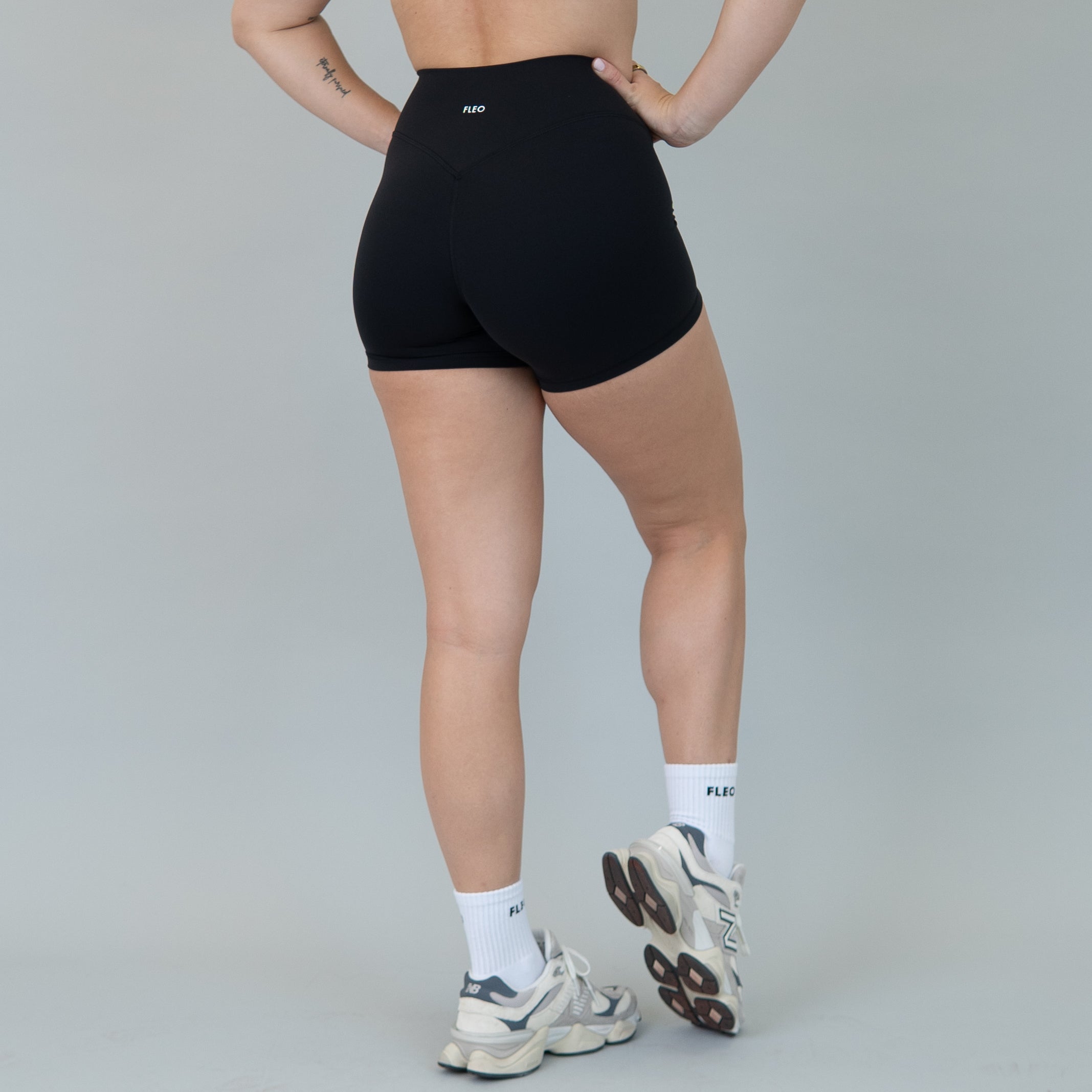 SmoothSculpt Uplift V Back Short 5"