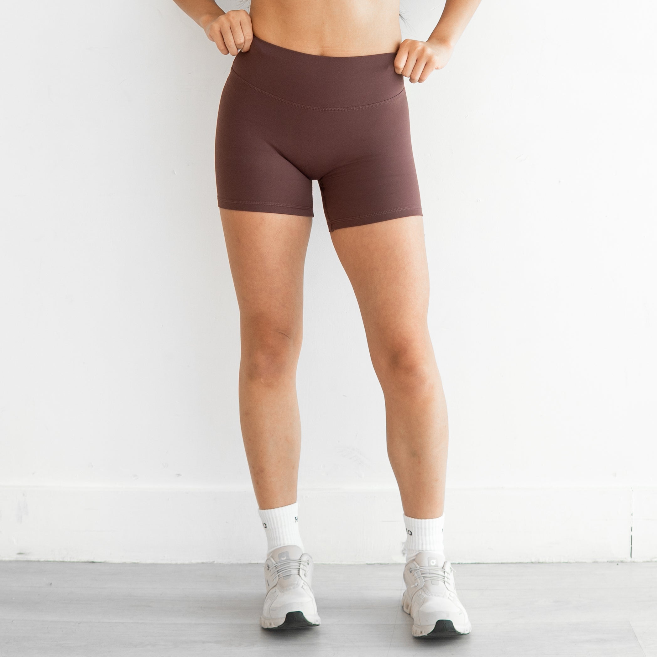 SmoothSculpt Uplift V Back Short 5"