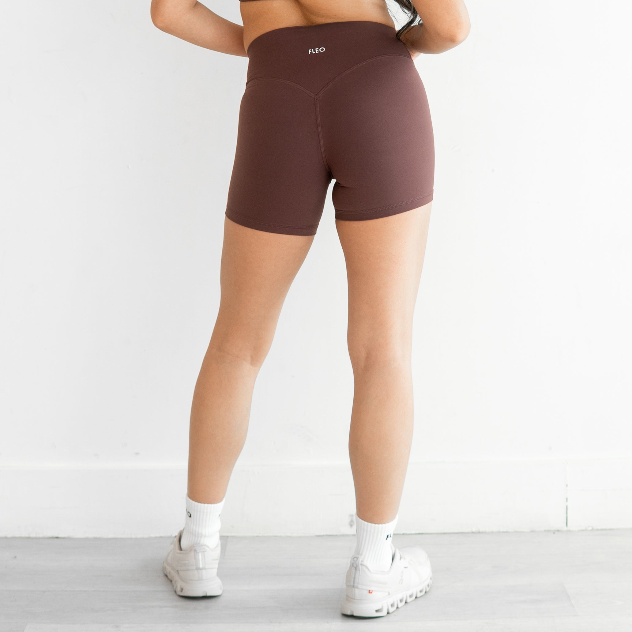 SmoothSculpt Uplift V Back Short 5"