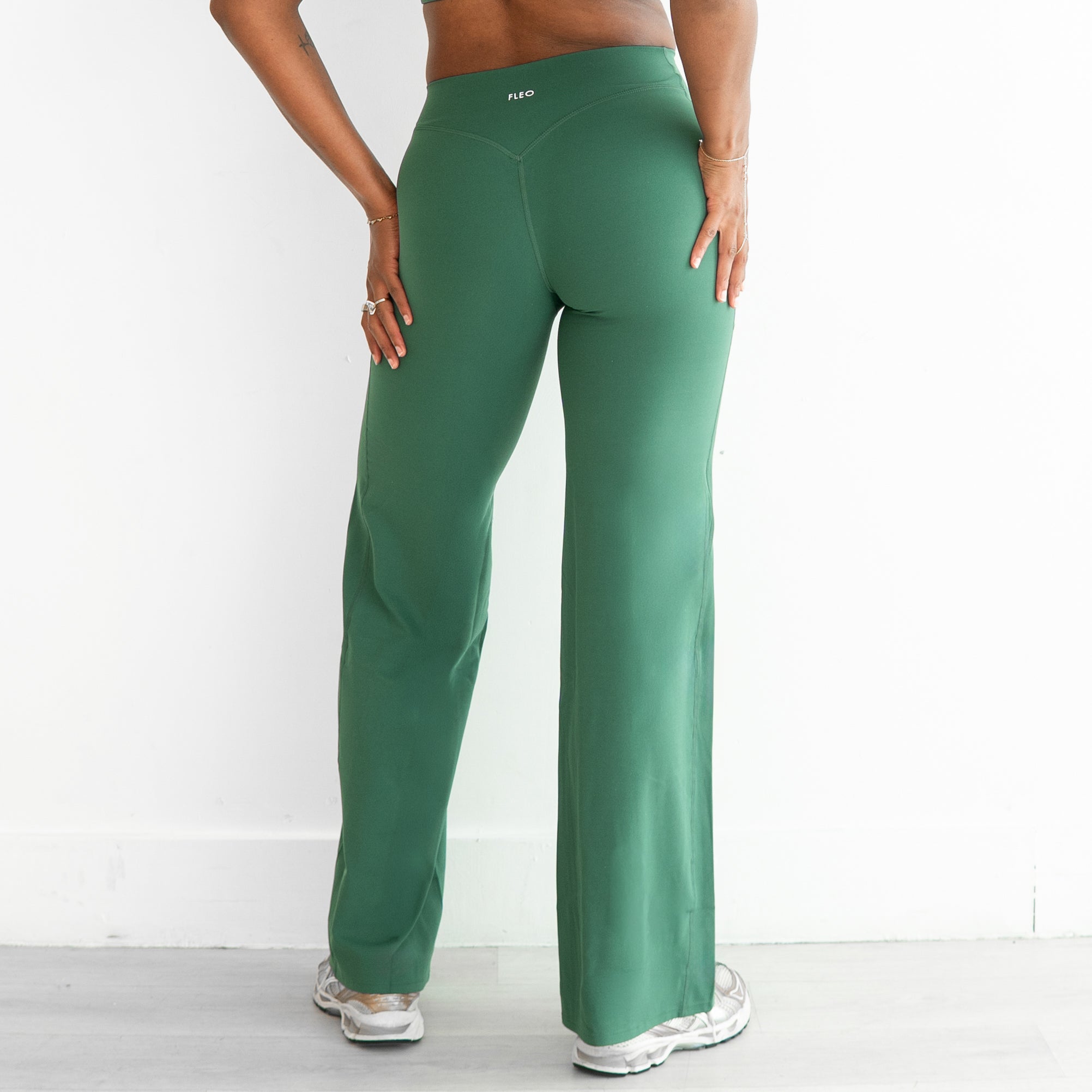 SmoothSculpt Uplift V Back Wide Leg