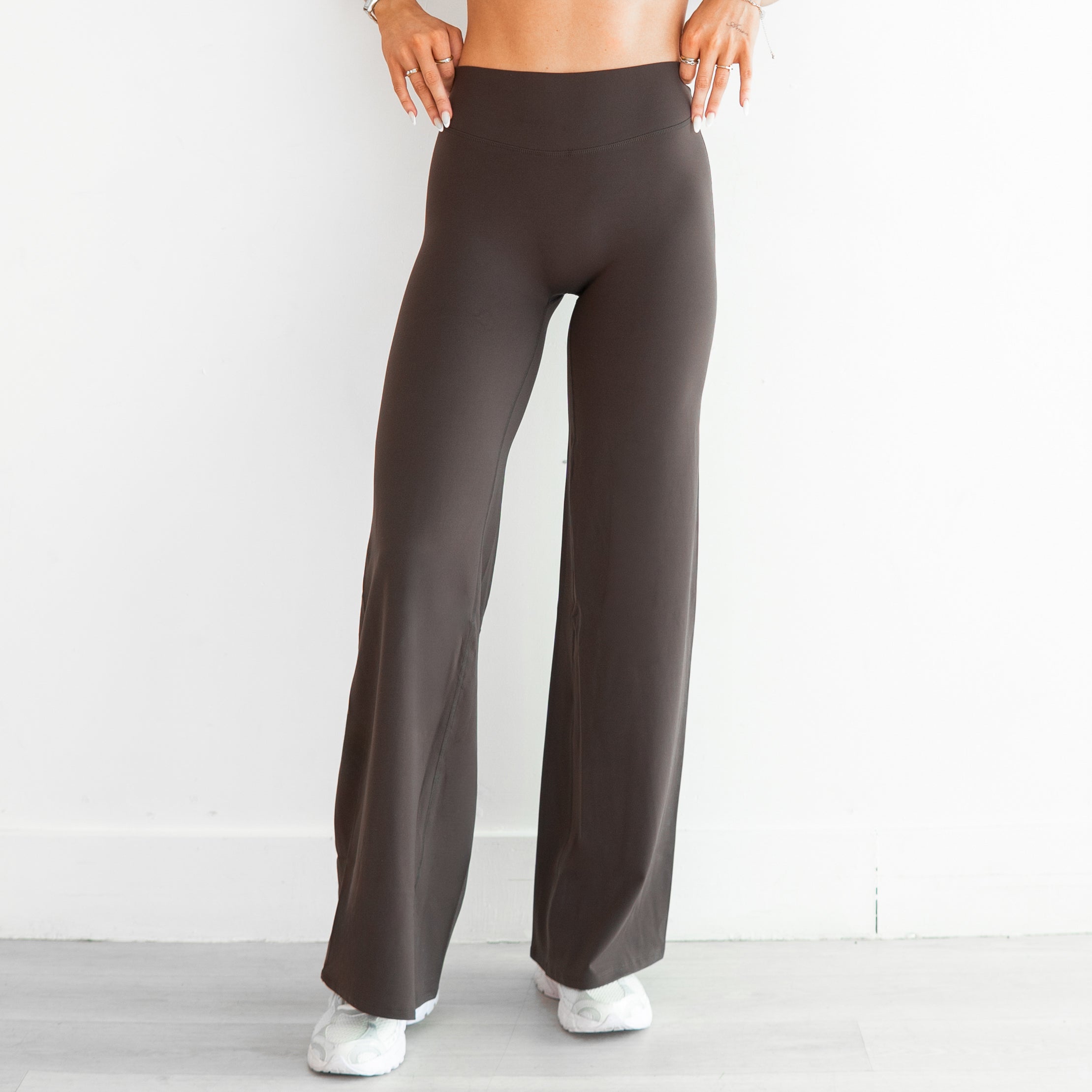 SmoothSculpt Uplift V Back Wide Leg