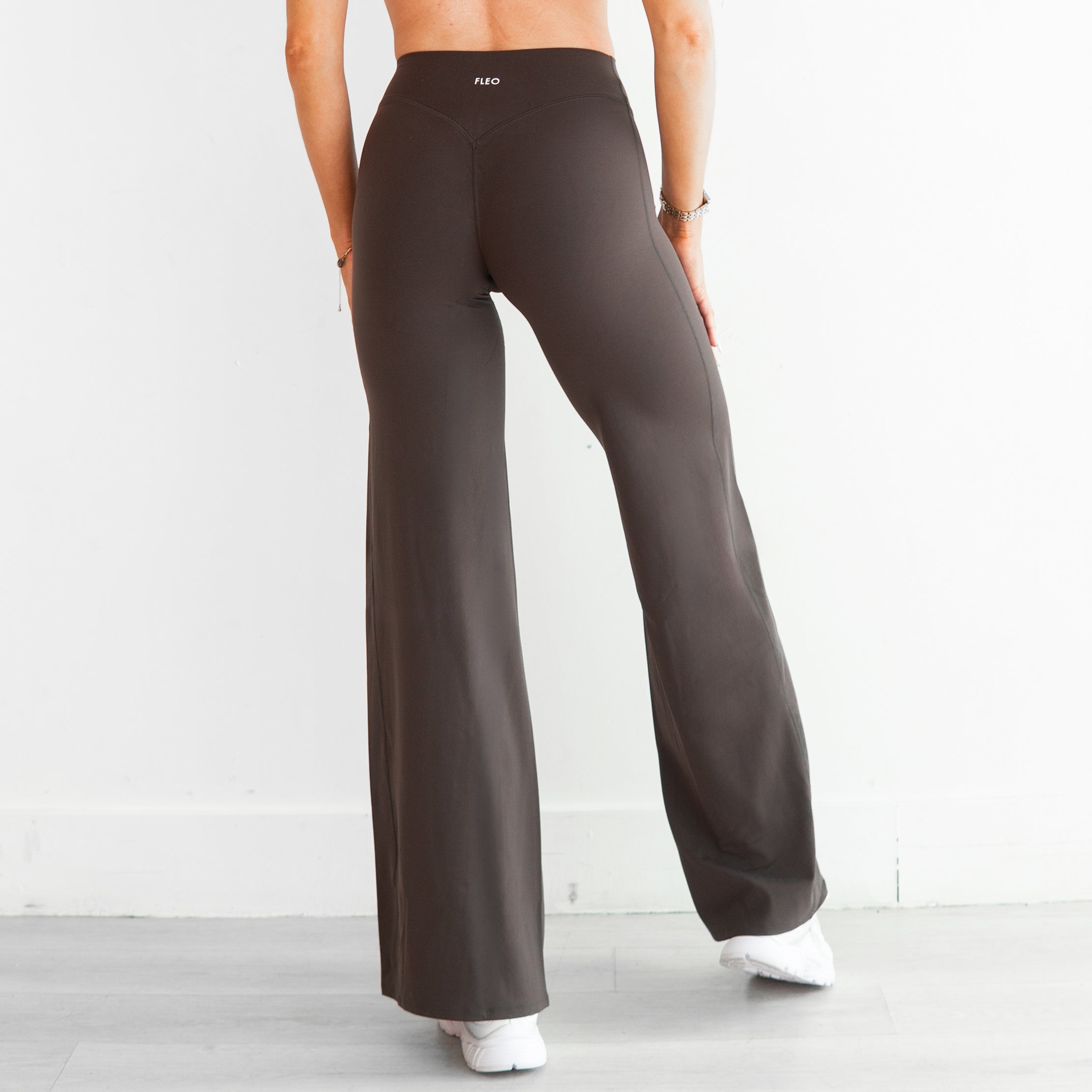 SmoothSculpt Uplift V Back Wide Leg