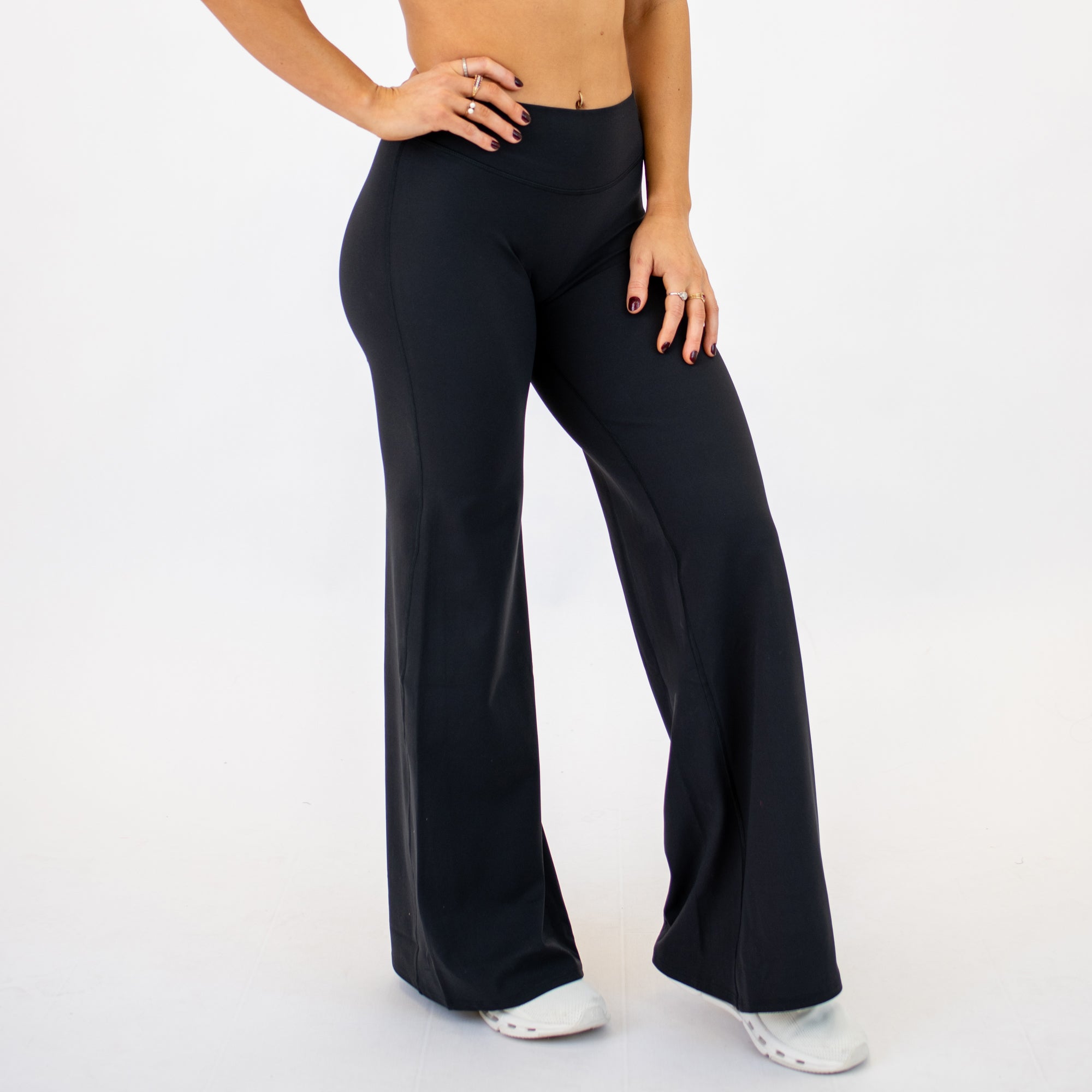 SmoothSculpt Uplift V Back Wide Leg