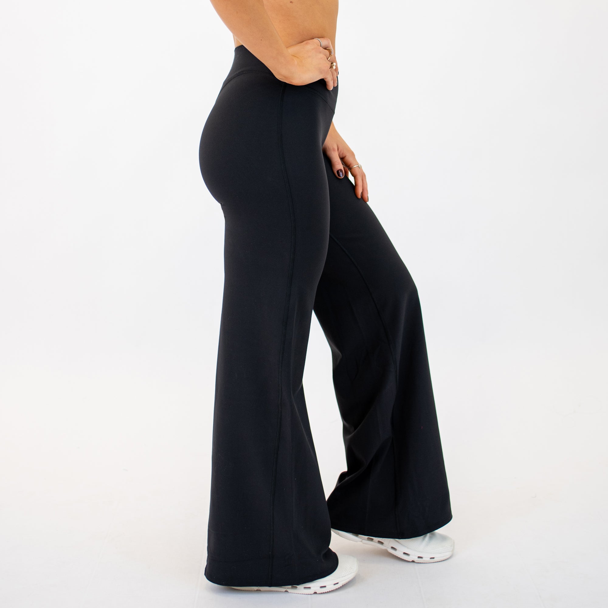 SmoothSculpt Uplift V Back Wide Leg