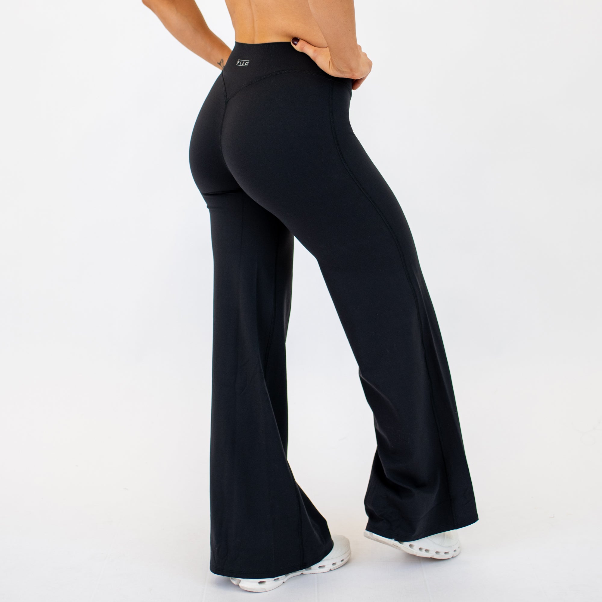 SmoothSculpt Uplift V Back Wide Leg
