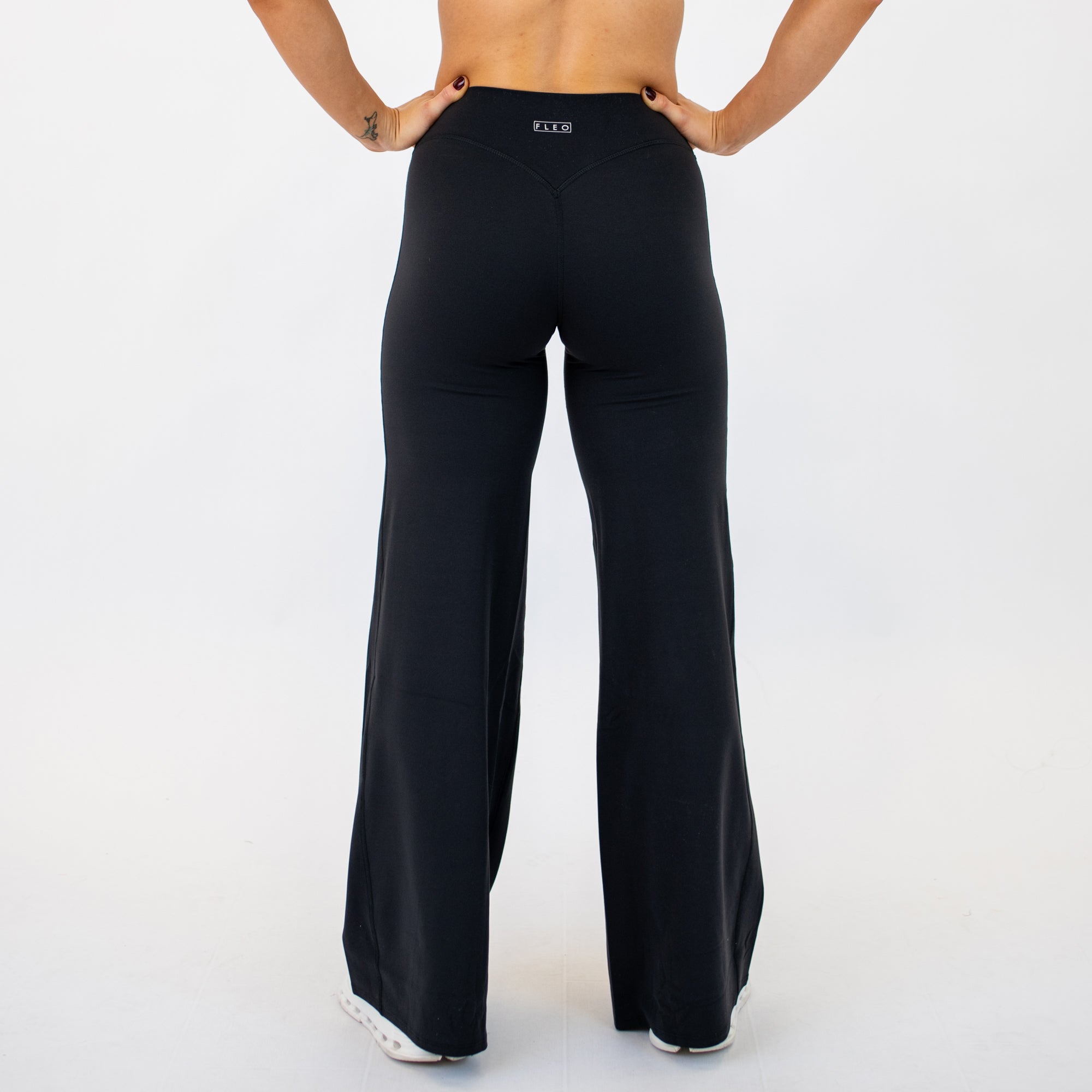 SmoothSculpt Uplift V Back Wide Leg