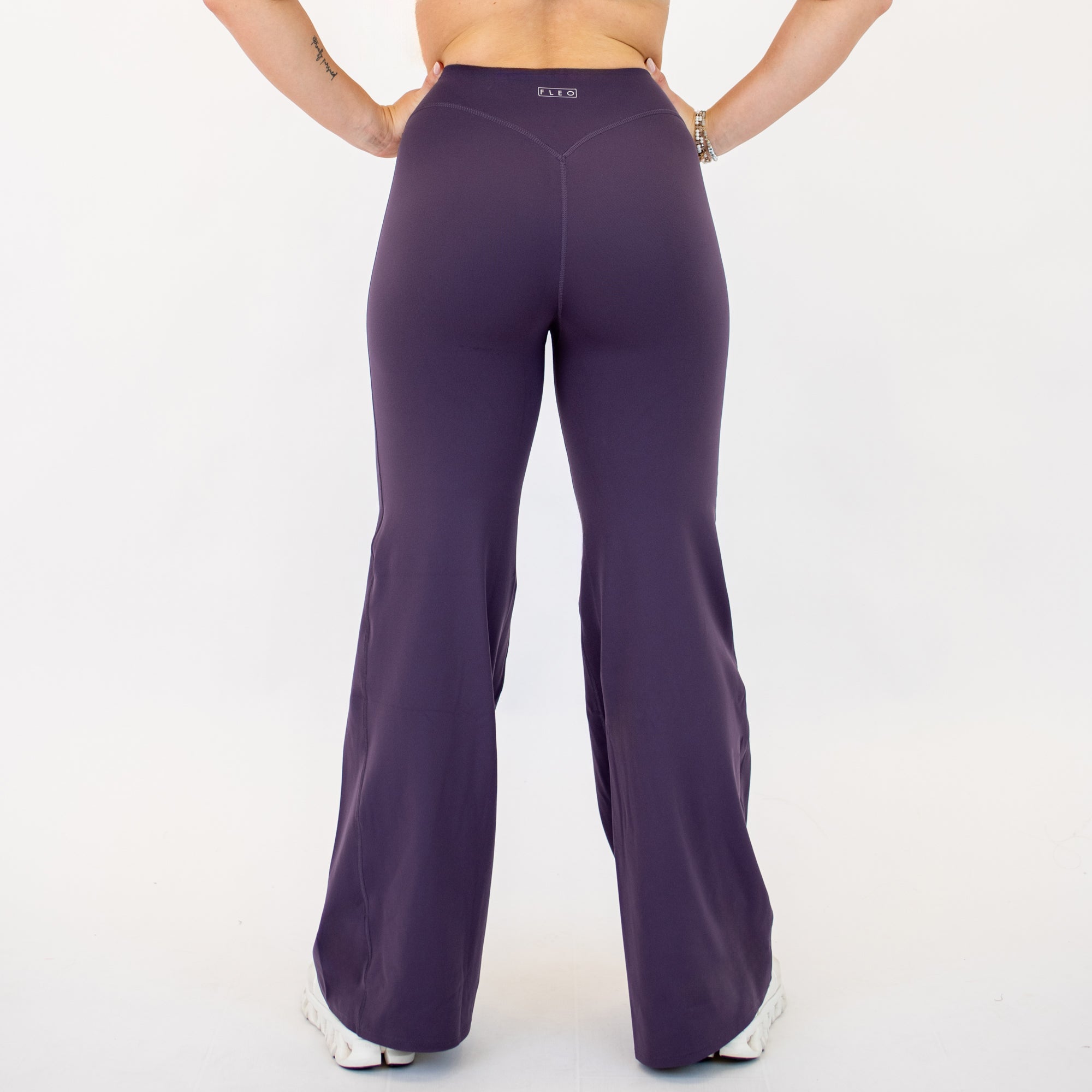 SmoothSculpt Uplift V Back Wide Leg