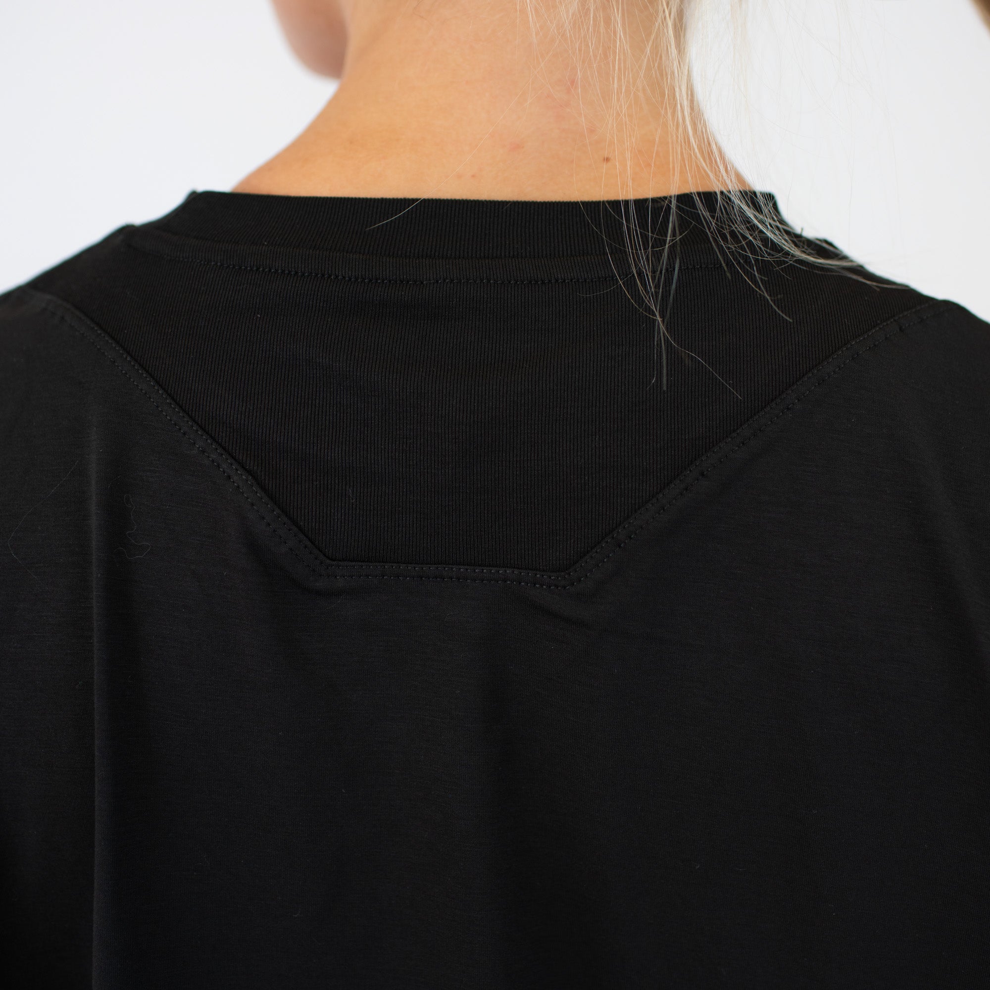 Affinity Oversized Long Sleeve Crop T - Black FLEO Performance
