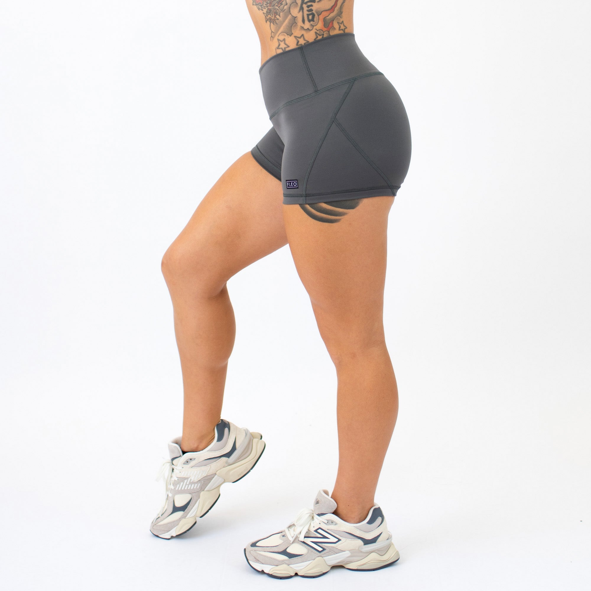 Shadow Apex Contour Training Shorts For Women